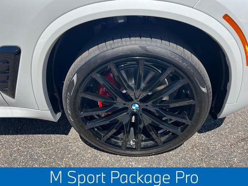 Mineral White Metallic 2026 BMW X5 sDrive40i