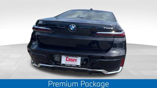 2025 BMW 750e i xDrive