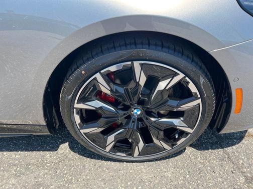 Gray 2027 BMW i5 eDrive40