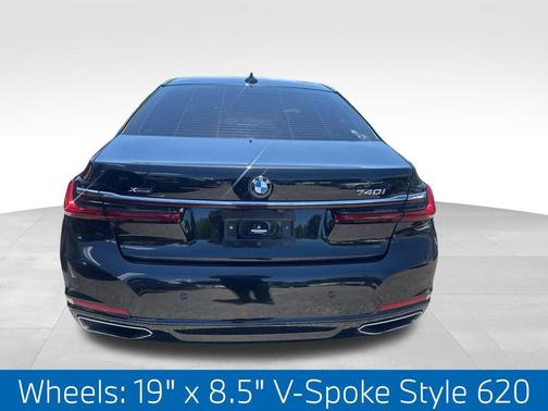 Black Sapphire Metallic 2022 BMW 740 i xDrive
