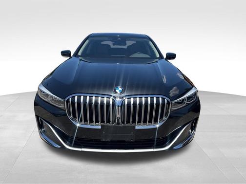 Black Sapphire Metallic 2022 BMW 740 i xDrive
