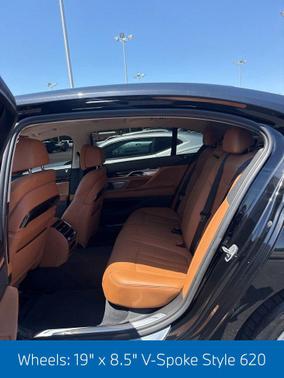 Black Sapphire Metallic 2022 BMW 740 i xDrive
