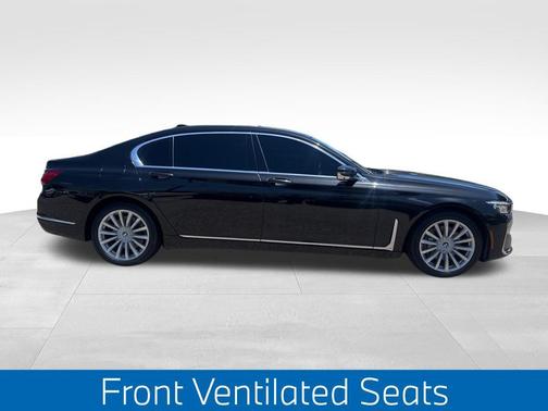 Black Sapphire Metallic 2022 BMW 740 i xDrive
