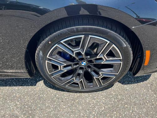 Black Sapphire Metallic 2027 BMW i5 xDrive40