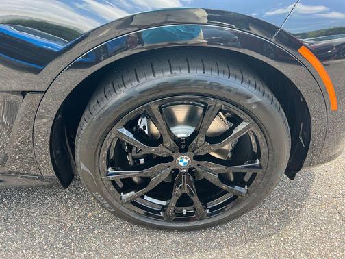 Black Sapphire Metallic 2027 BMW X7 M60i