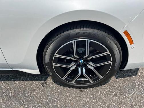 2025 BMW 740 i