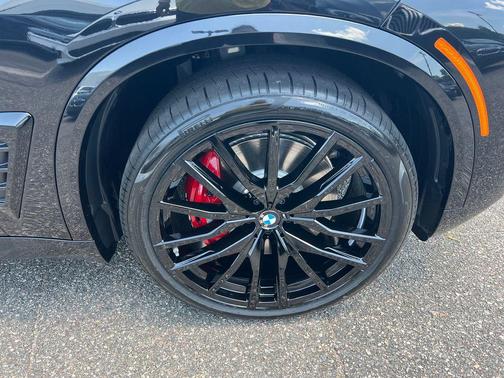 Black Sapphire Metallic 2026 BMW X5 M60i