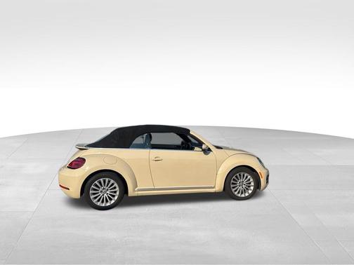 Uni Black 2019 Volkswagen Beetle 2.0T SE