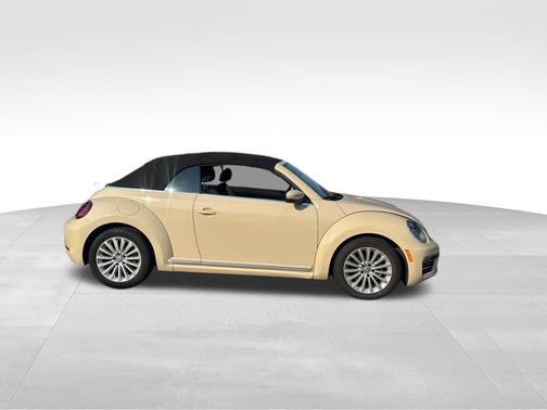 Uni Black 2019 Volkswagen Beetle 2.0T SE