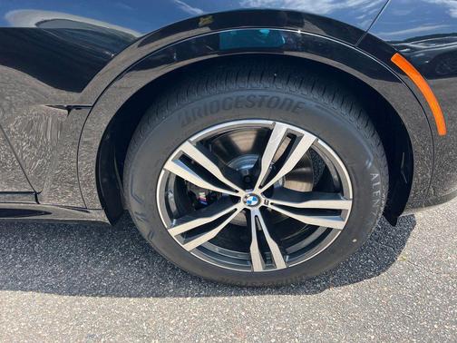 Black Sapphire Metallic 2027 BMW X7 xDrive40i
