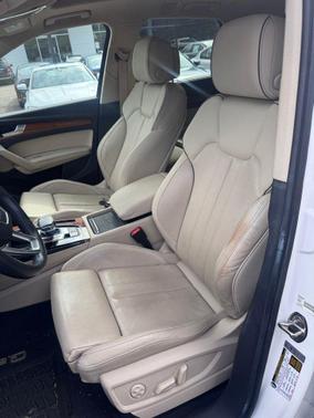 Ibis White 2021 Audi Q5 45 Premium Plus