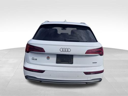 Ibis White 2021 Audi Q5 45 Premium Plus