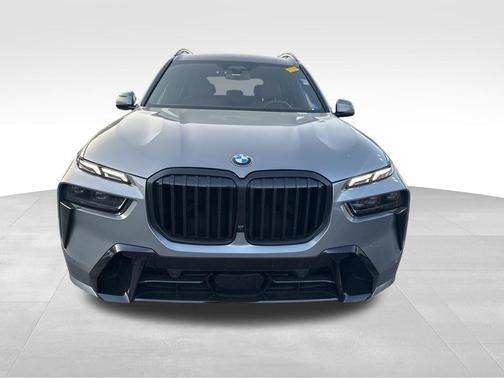 Gray Metallic 2025 BMW X7 xDrive40i