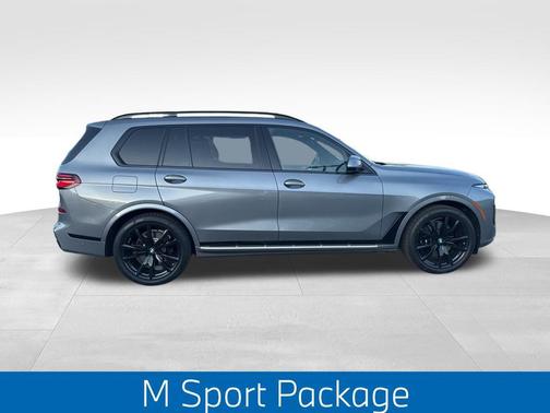 Gray Metallic 2025 BMW X7 xDrive40i