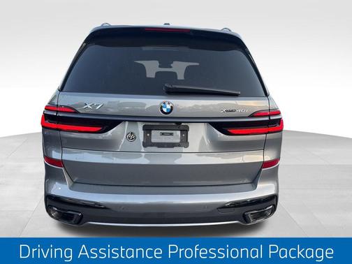 Gray Metallic 2025 BMW X7 xDrive40i