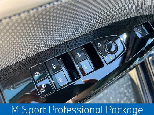 Carbon Black Metallic 2026 BMW i7 eDrive50