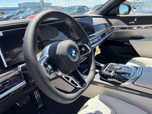 Carbon Black Metallic 2026 BMW i7 eDrive50