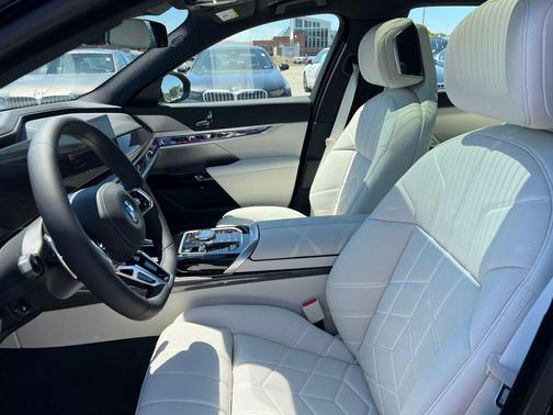 Carbon Black Metallic 2026 BMW i7 eDrive50