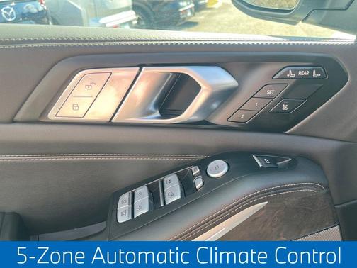 Mineral White Metallic 2026 BMW X7 xDrive40i