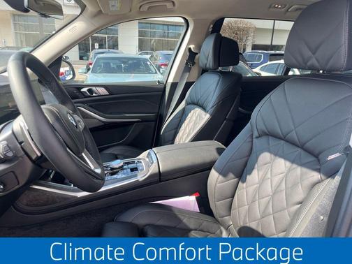 Mineral White Metallic 2026 BMW X7 xDrive40i