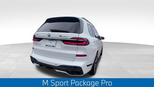 2023 BMW X7 M60i