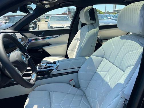 Graphite 2026 BMW i7 eDrive50