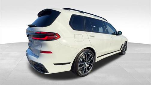 2025 BMW X7 M60i