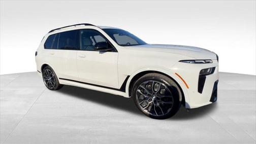 2025 BMW X7 M60i