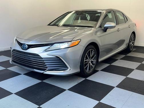 2021 Toyota Camry Hybrid XLE
