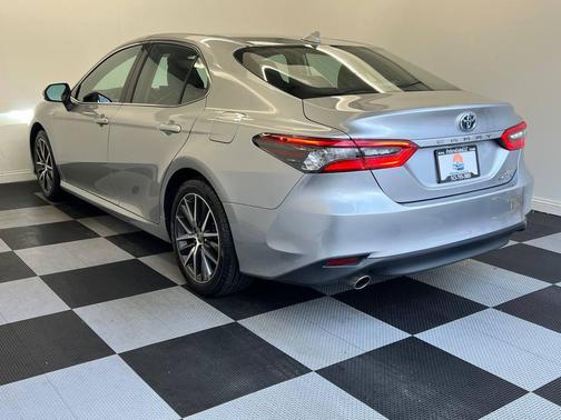 2021 Toyota Camry Hybrid XLE