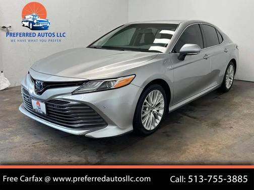 SILVER 2018 Toyota Camry Hybrid XLE