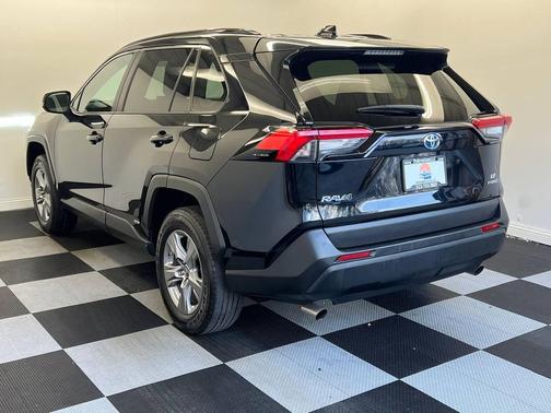 2022 Toyota RAV4 Hybrid LE