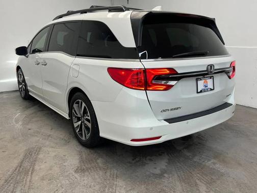 2022 Honda Odyssey Touring Auto