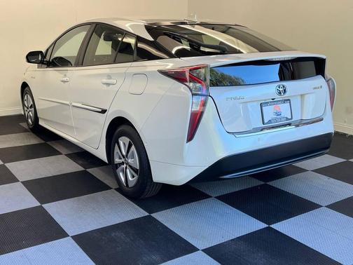 2017 Toyota Prius Four Touring
