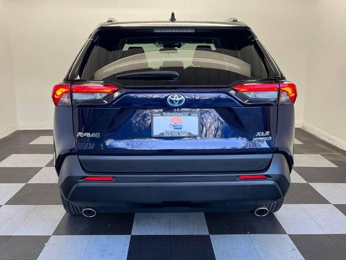 2019 Toyota RAV4 Hybrid XLE