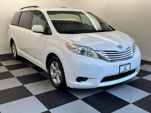 2015 Toyota Sienna LE