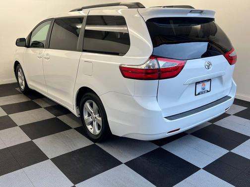 2015 Toyota Sienna LE