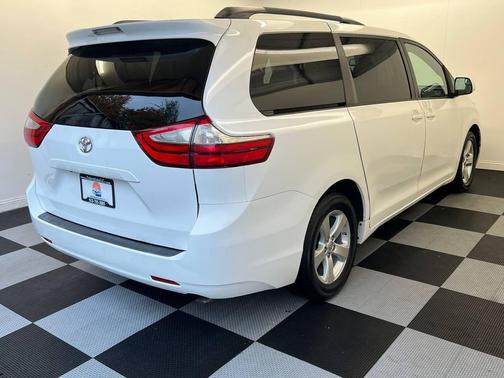 2015 Toyota Sienna LE