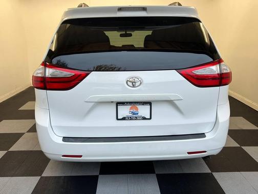 2015 Toyota Sienna LE