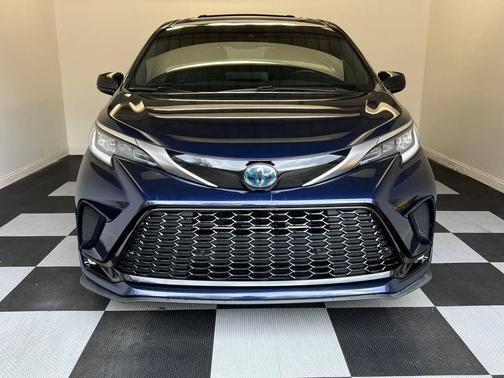 2021 Toyota Sienna XSE 7 Passenger