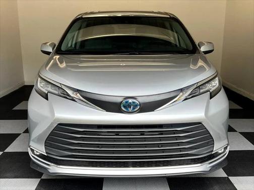 2021 Toyota Sienna XLE 7 Passenger