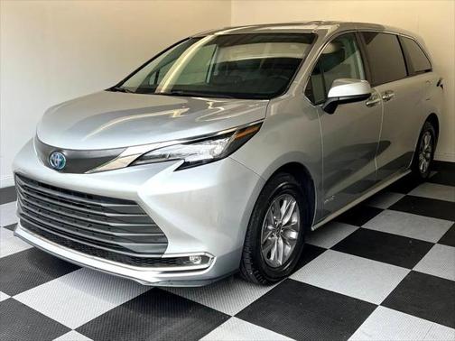 2021 Toyota Sienna XLE 7 Passenger