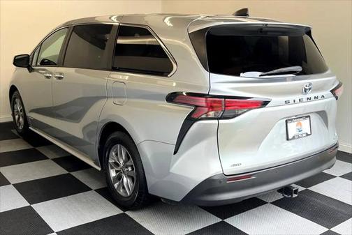 2021 Toyota Sienna XLE 7 Passenger