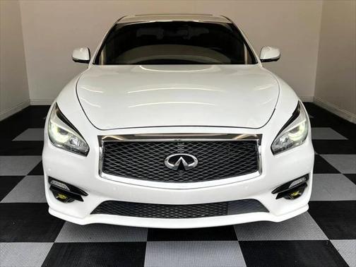 2015 INFINITI Q70 5.6 AWD