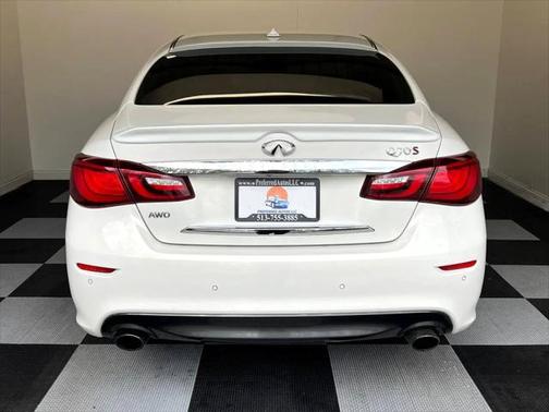2015 INFINITI Q70 5.6 AWD