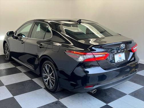 2021 Toyota Camry Hybrid XLE