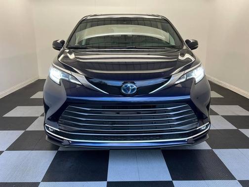 2022 Toyota Sienna Limited