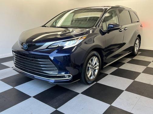 2022 Toyota Sienna Limited
