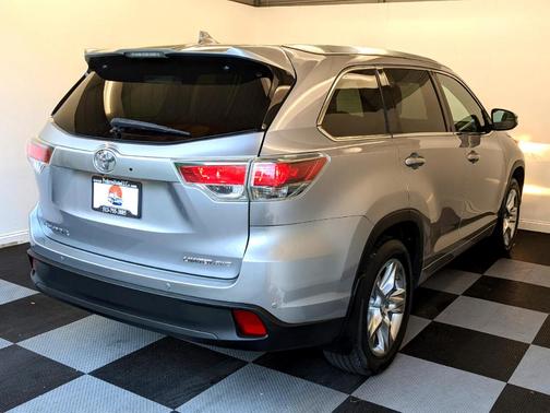 Photo 4 of 42 of 2016 Toyota Highlander Limited
