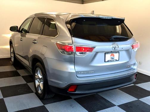 Photo 2 of 42 of 2016 Toyota Highlander Limited